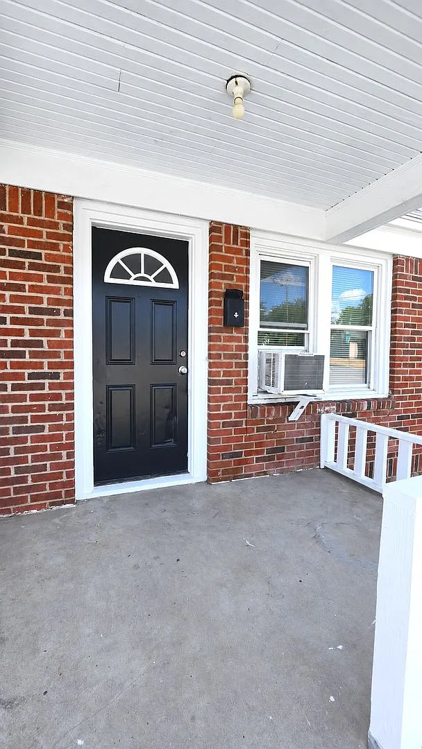 Duplex 3146 NW 15th St — Photo 2