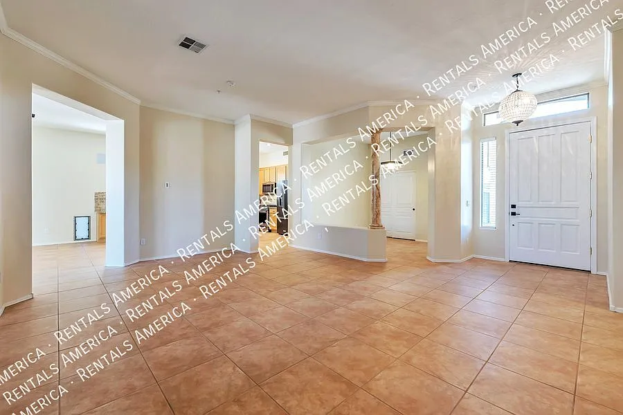 Beautiful one story home in Pinnacle Reserve with a pool! — Photo 4
