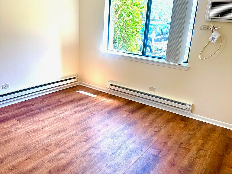 1846 N Green Ln S #1B — Photo 2