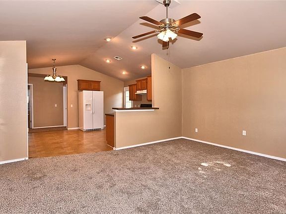 4th image of 173 W Fairlane Ct