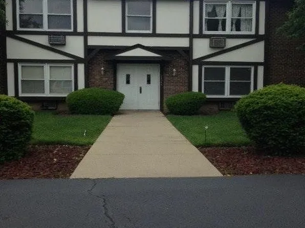 22960 N Apple Hill Ln APT 110, Lincolnshire, IL 60069