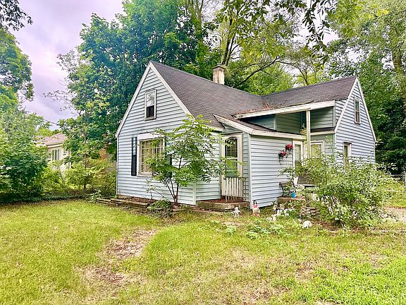 2nd image of 3918 Miramar Ave NE