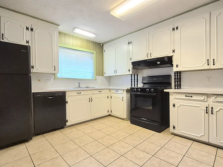 2201 Clooney St — Photo 5
