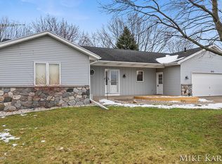 1858 Tulip Ln, Jenison, MI 49428