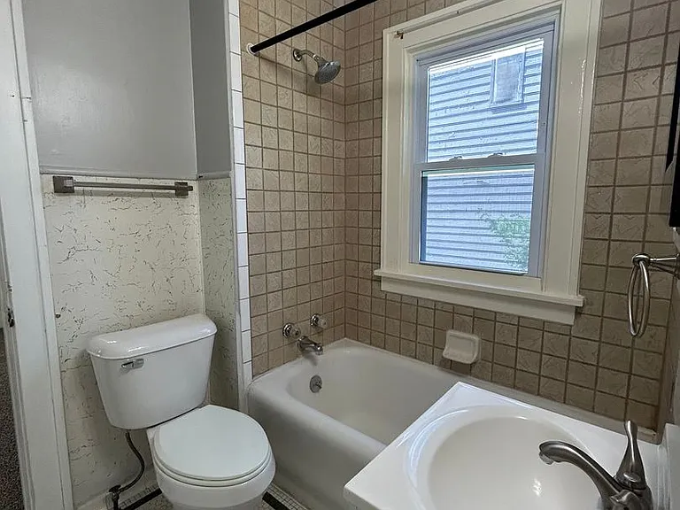 3516 N 47th Ave — Photo 19