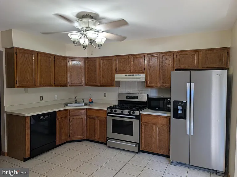 44 W Constitution Dr — Photo 2