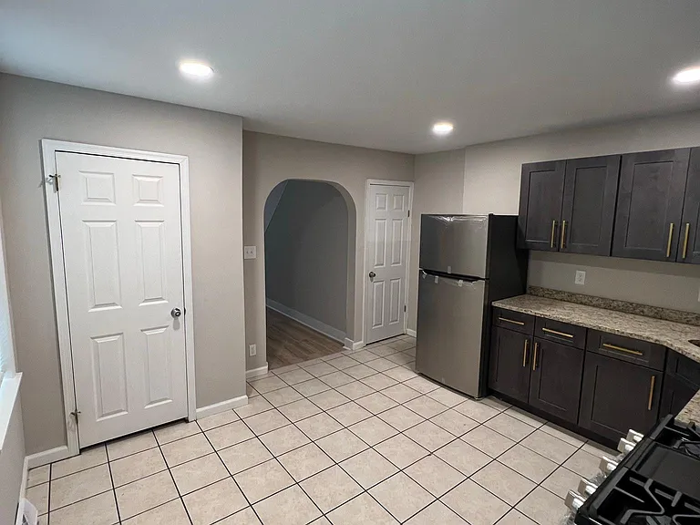 728 Saville Ave — Photo 13
