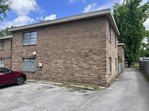 3rd image of 955 N Parkway Ave