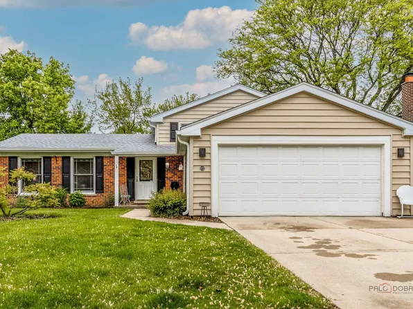 832 Boxwood Ln, Buffalo Grove, IL 60089