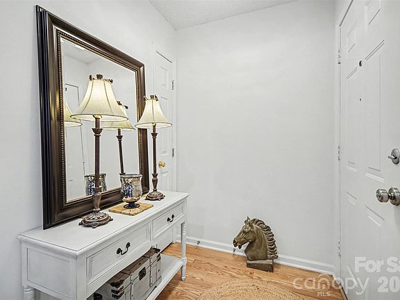 4th image of 401 Holman Dr APT 4