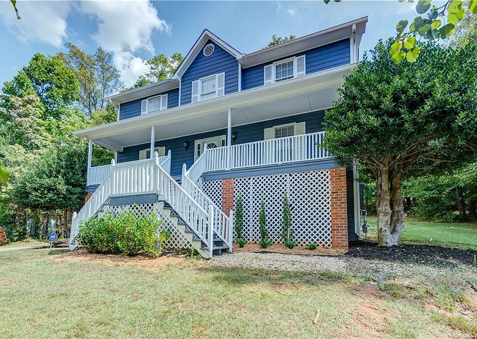 1st image of 2714 Hawk Dr NE