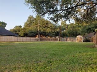 2200 Lark Ln, Taylor, TX 76574