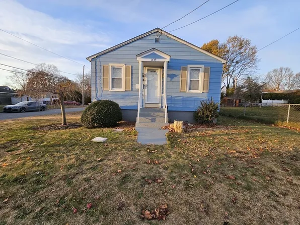 1039 Marion St, New Bedford, MA 02745