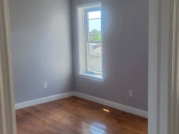 166 Summit Avenue image 9 of 40