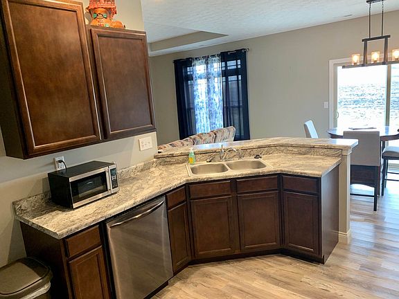 5th image of 301 E Quail Dr