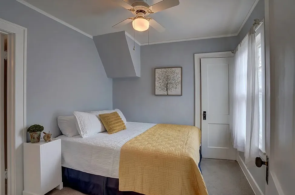2 bed, 720 sqft, $1,600 — Photo 1