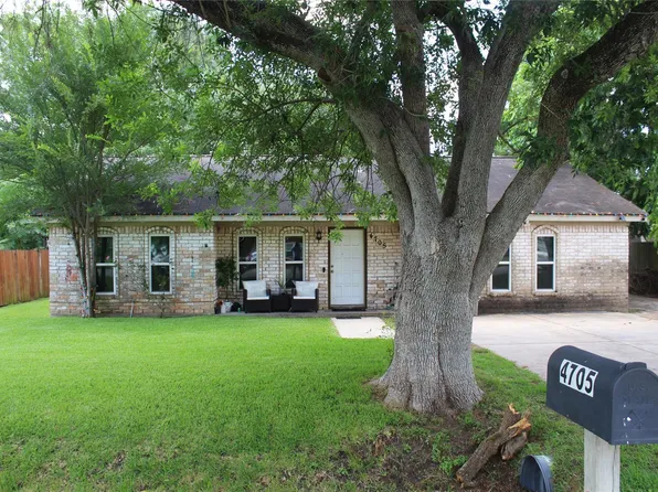 4705 E 30th St, Dickinson, TX 77539