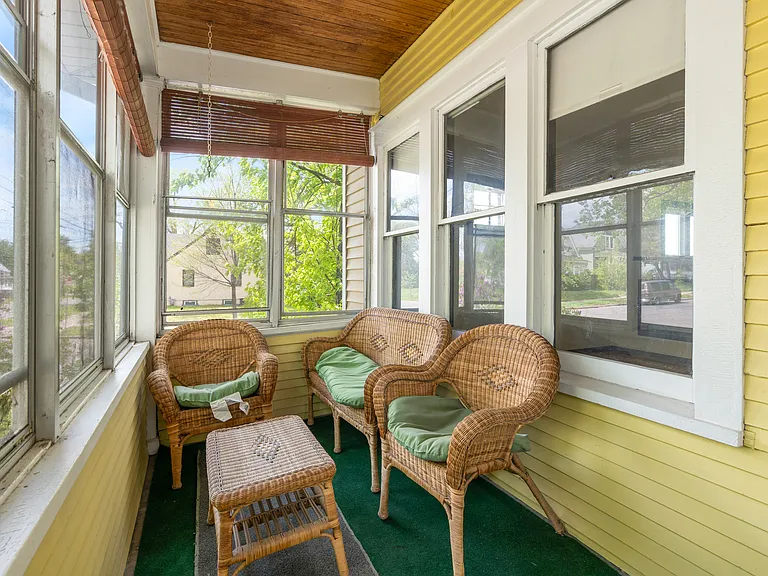 1053 Westminster St — Photo 19