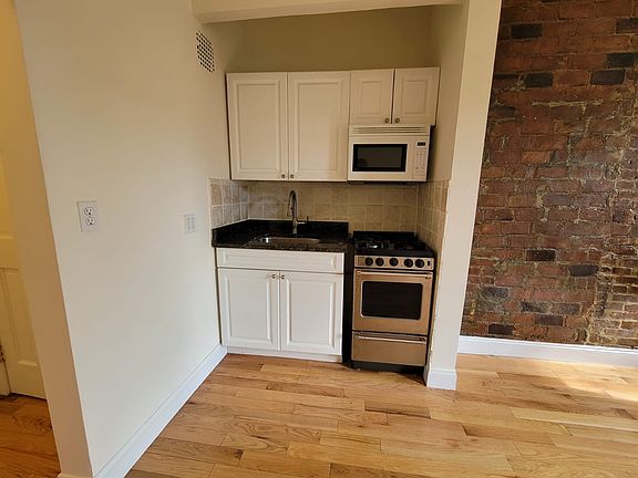 4th image of 108 Charles St #N