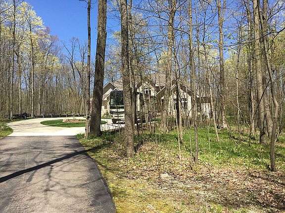 3rd image of 7610 Salem Woods Dr