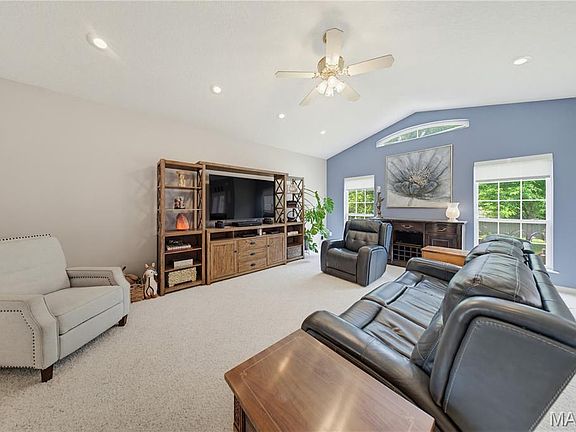 3rd image of 2802 Virginia Ave