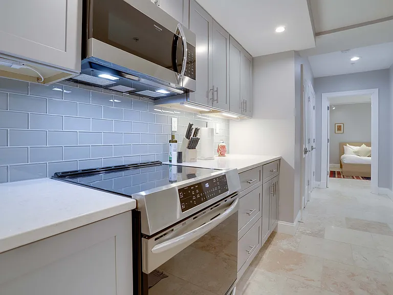 327 E Capitol St SE #B — Photo 8