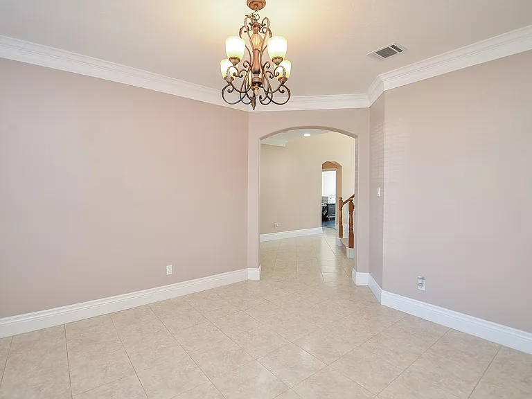 5835 Stratford Gardens Dr — Photo 4