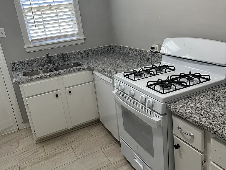 165 Roberta Dr — Photo 4