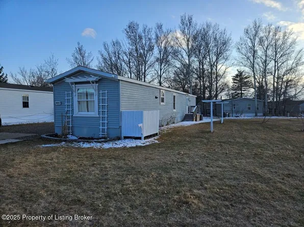 208 A St, Dickinson, ND 58601