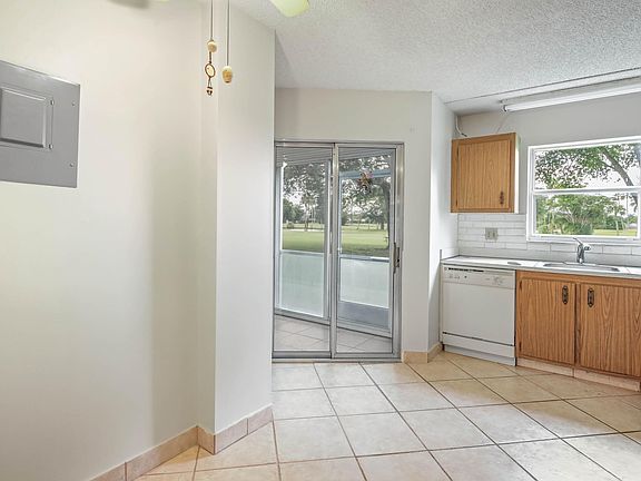 5th image of 3951 Via Poinciana #112