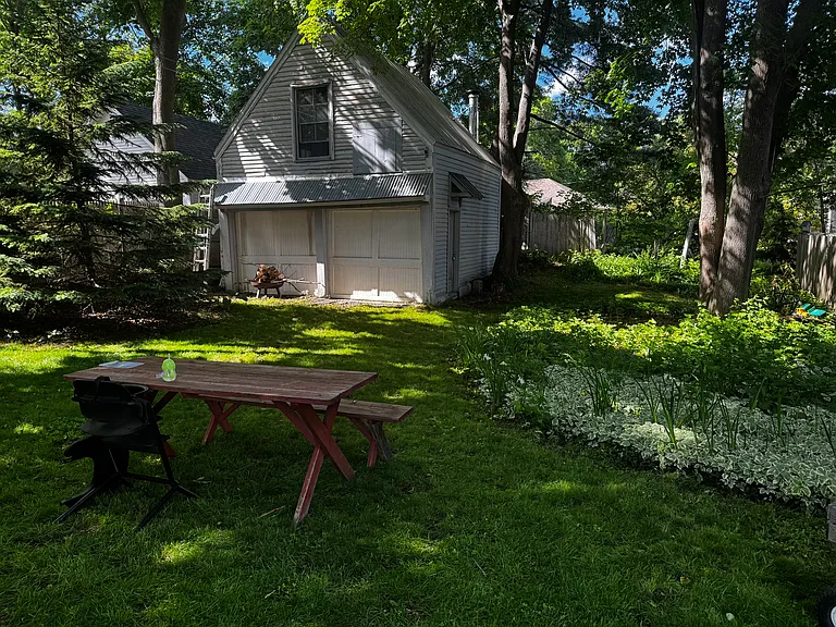31 Sawyer St — Photo 11