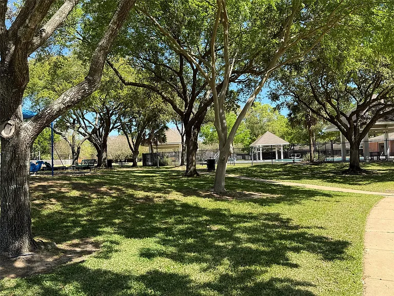 17402 Eastwood Cir — Photo 23