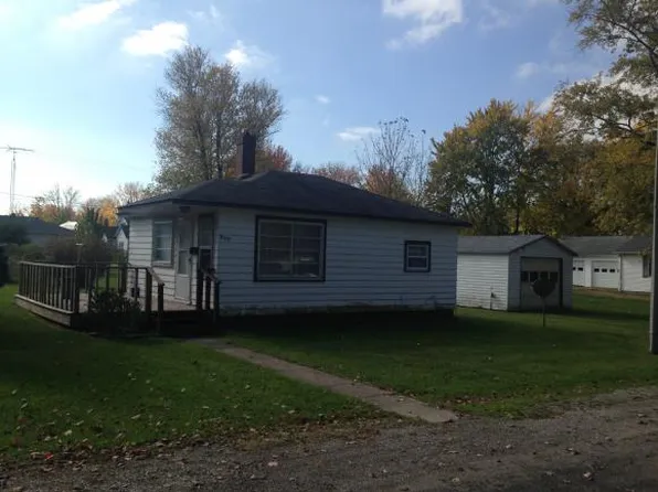 809 Cedar St, Marshall, IL 62441