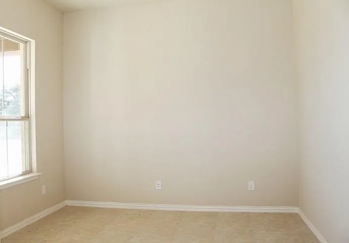 152 Belford St — Photo 17