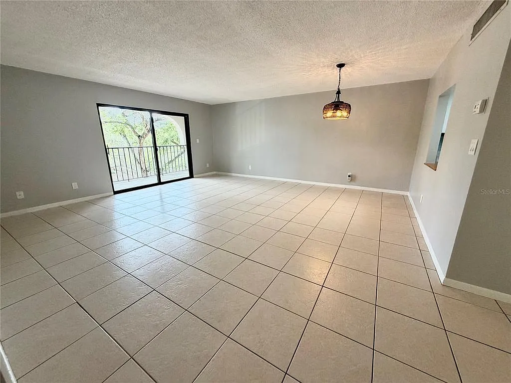 2 bed, 2.0 bath, 1100 sqft, $3,000 — Photo 2