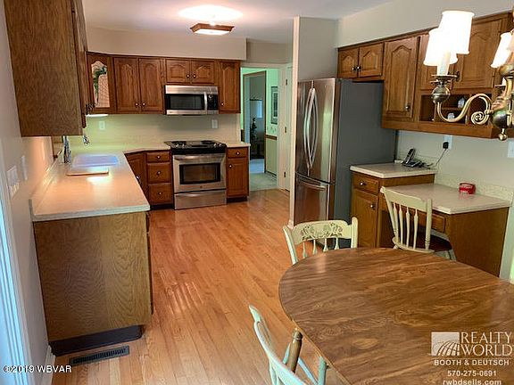 4th image of 3005 Mountain Cres