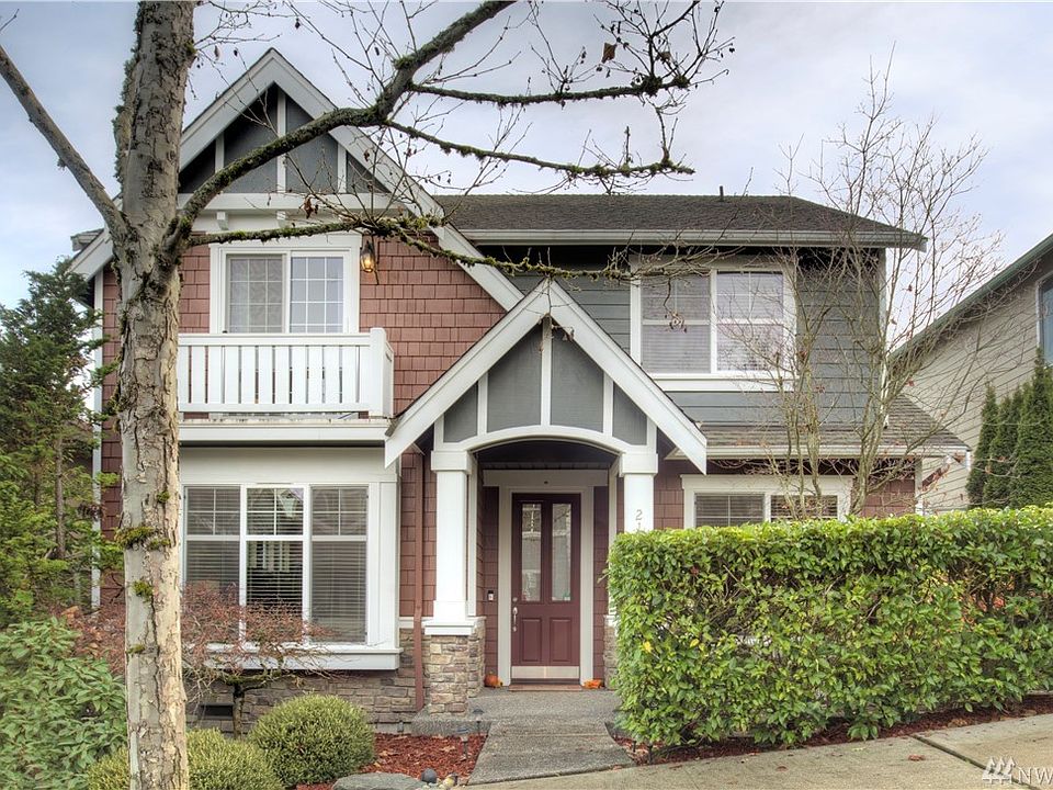 Elegant Lozier build with great curb appeal.  North facing front door.