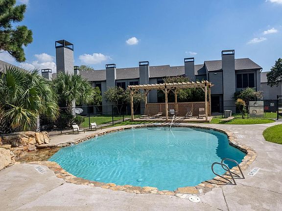 3rd image of 1110 El Camino Village Dr #302