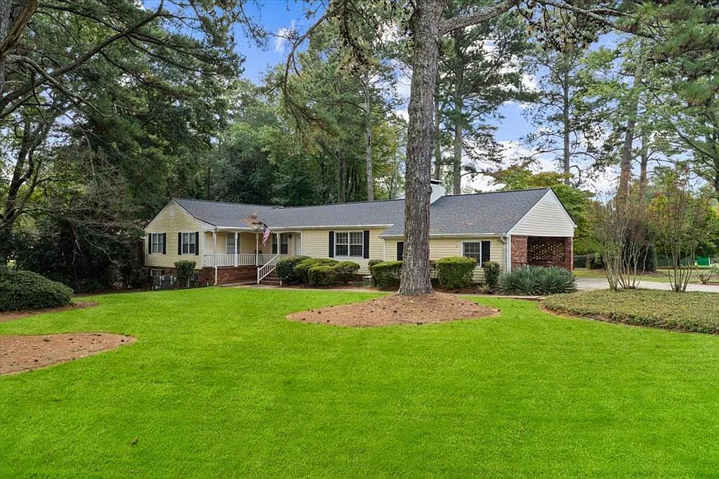 5 bed, 3.0 bath, 2672 sqft, $3,450 — Photo 2