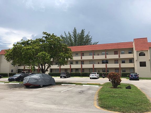 3rd image of 7991 N Sunrise Lakes Dr #101