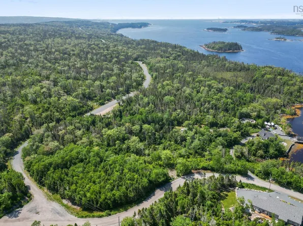 30 Crown Dr, Halifax, NS B3Z 4C6