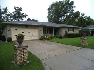 3165 Lotz Dr, Grove City, OH 43123