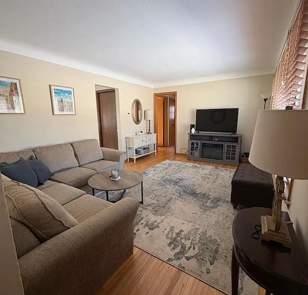 Hubbard Ave — Photo 1