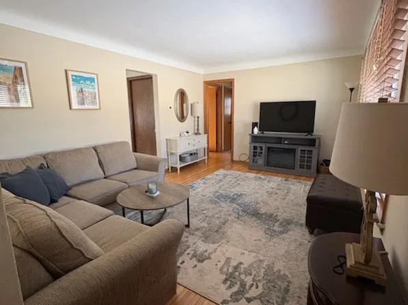 (undisclosed Address), Saint Paul, MN 55104