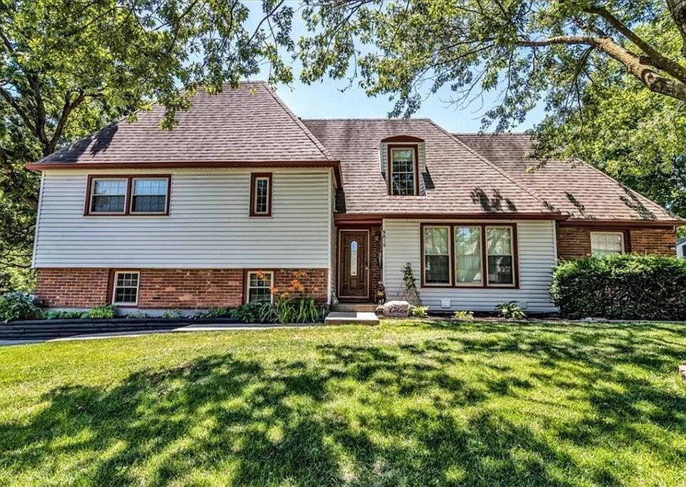1st image of 9818 Woodland Ln