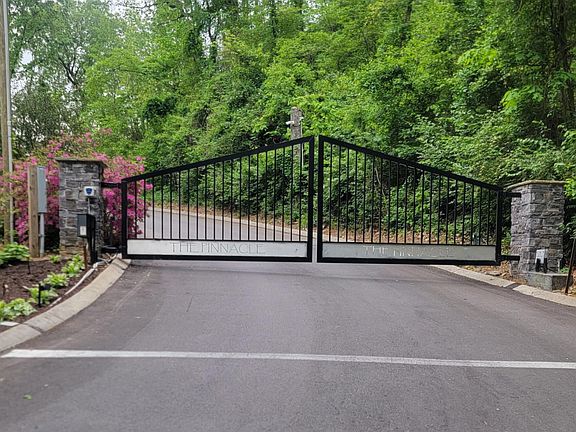 4th image of 1131 Stringers Ridge Rd APT 5E