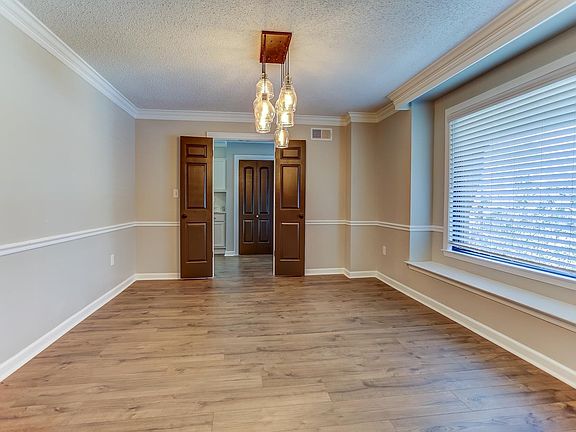 4th image of 2217 Burlingate Dr
