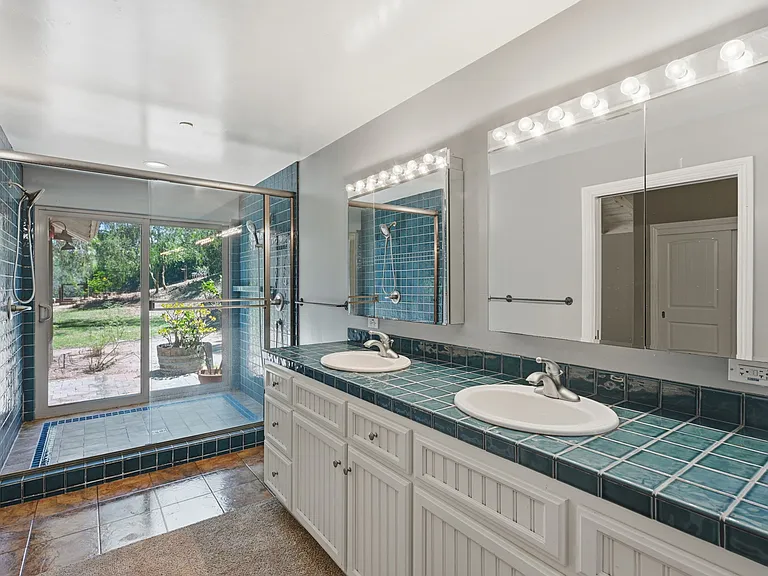 1585 Tecalote Dr — Photo 33