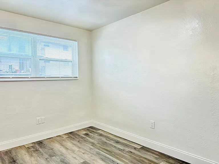 1545 NW 8th Ave — Photo 19