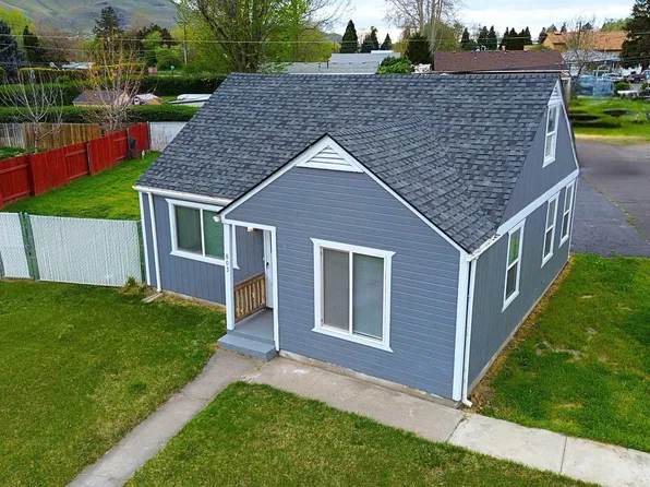 803 9th St, Benton City, WA 99320